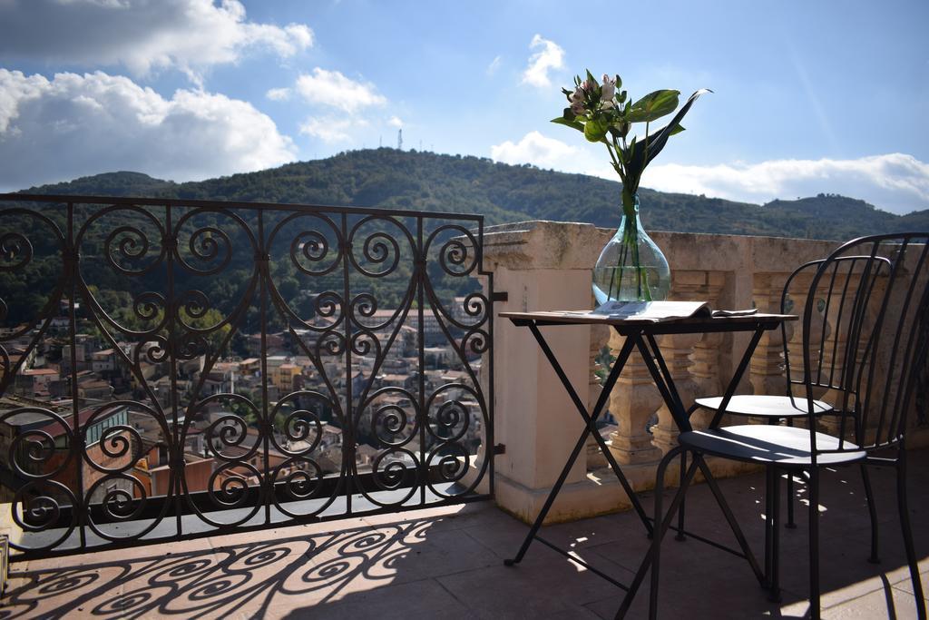 קסטיליונה די סיציליה Cento Tari' Guest House מראה חיצוני תמונה